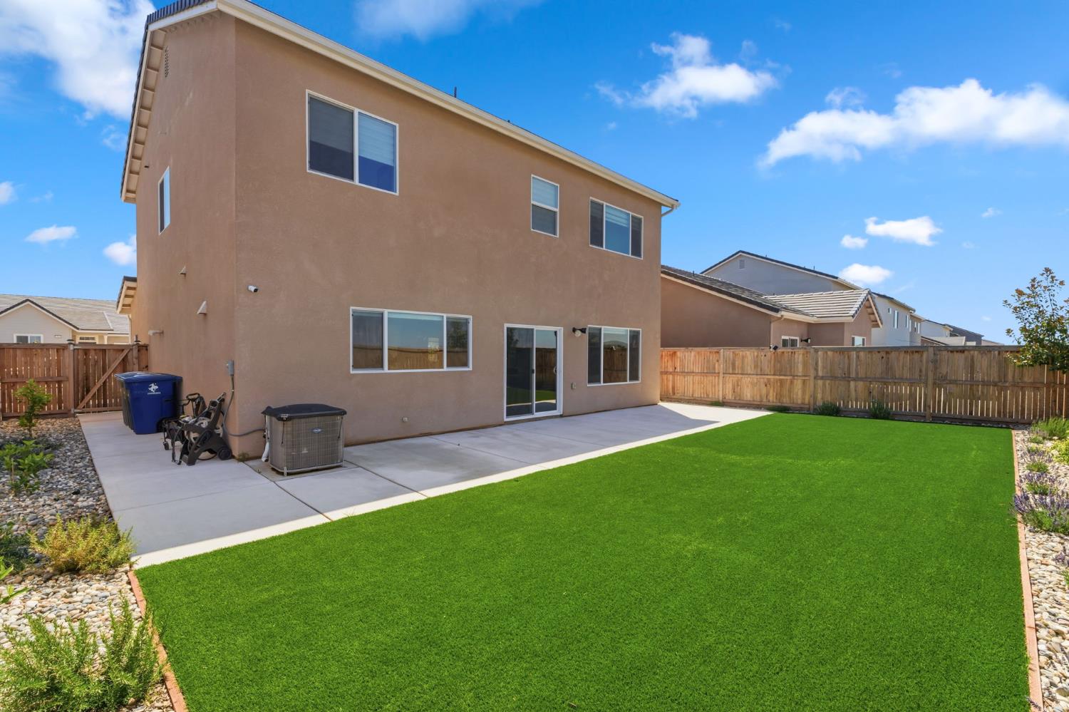 1061 Fruitwood Ave, Clovis, CA 93619