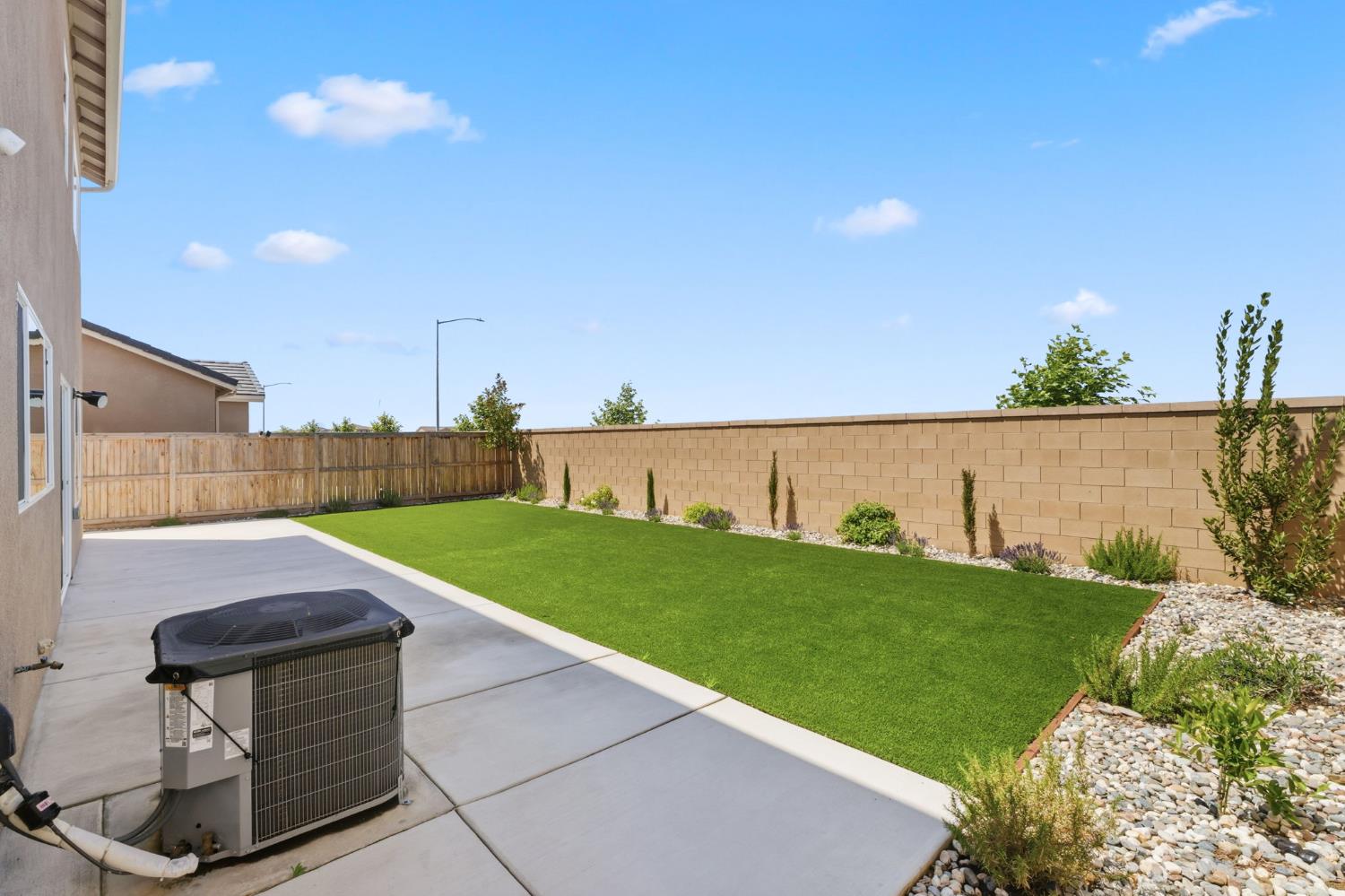1061 Fruitwood Ave, Clovis, CA 93619