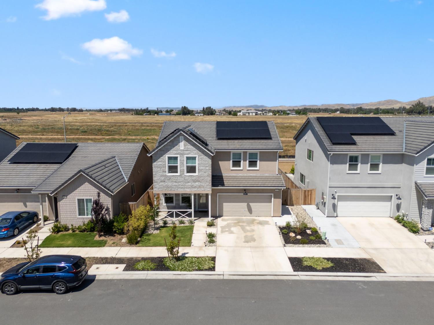 1061 Fruitwood Ave, Clovis, CA 93619