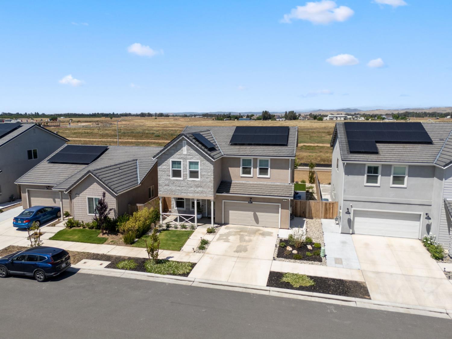 1061 Fruitwood Ave, Clovis, CA 93619