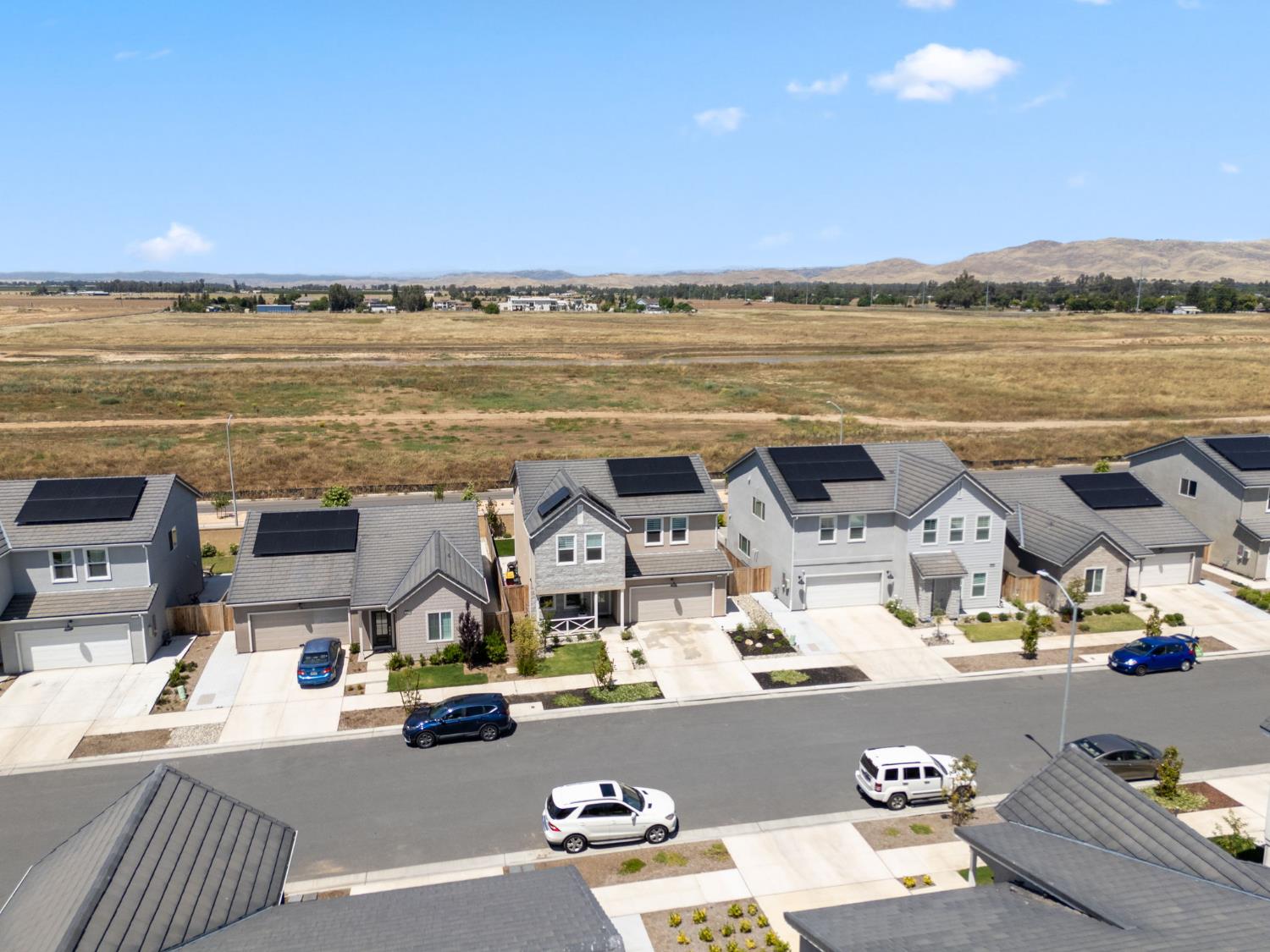 1061 Fruitwood Ave, Clovis, CA 93619