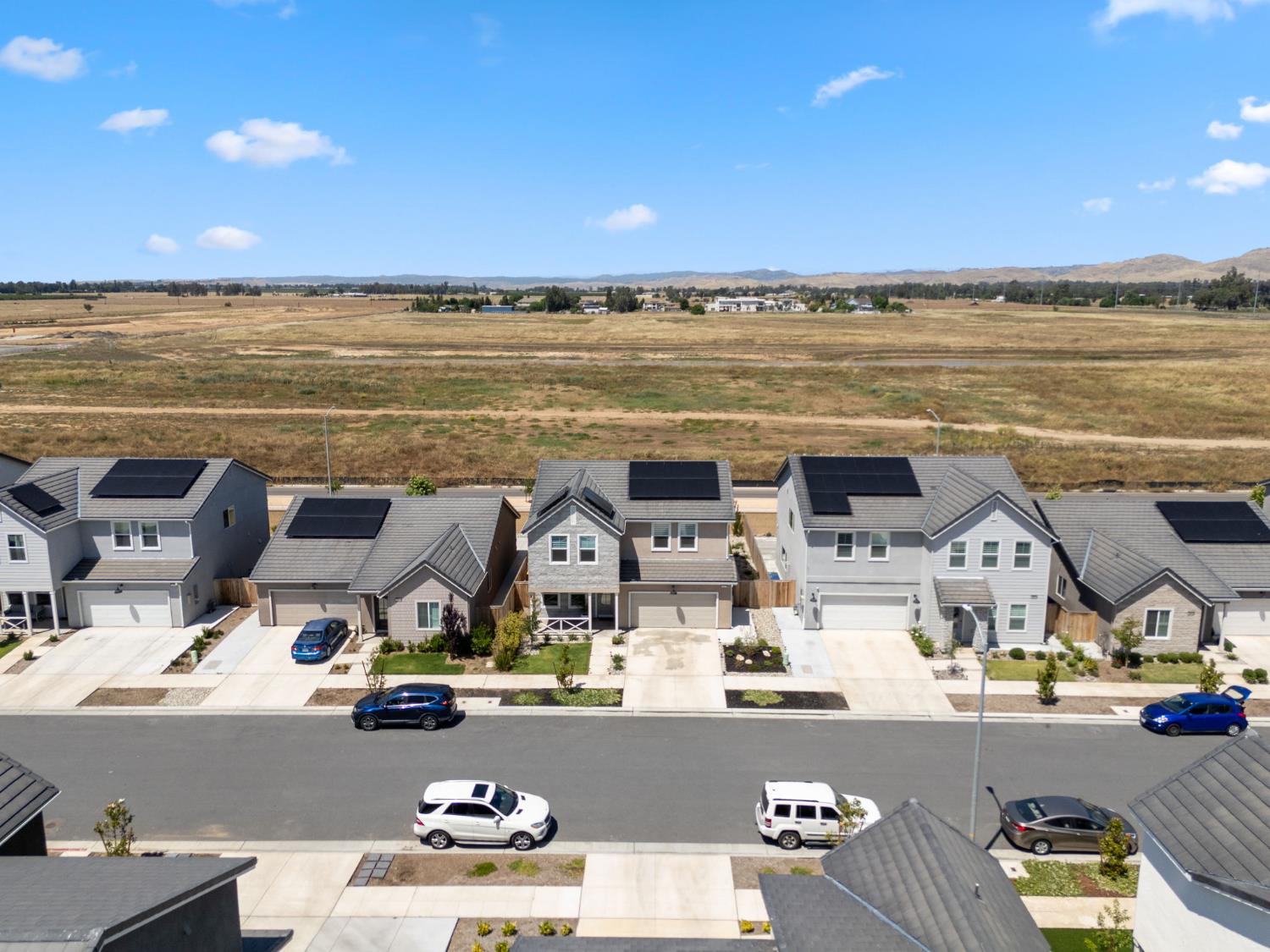 1061 Fruitwood Ave, Clovis, CA 93619
