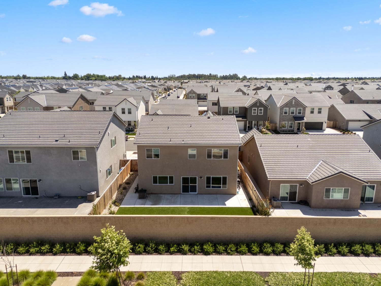1061 Fruitwood Ave, Clovis, CA 93619