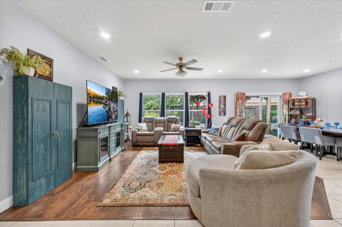 6189 E Farrin Ave, Fresno, CA 93727