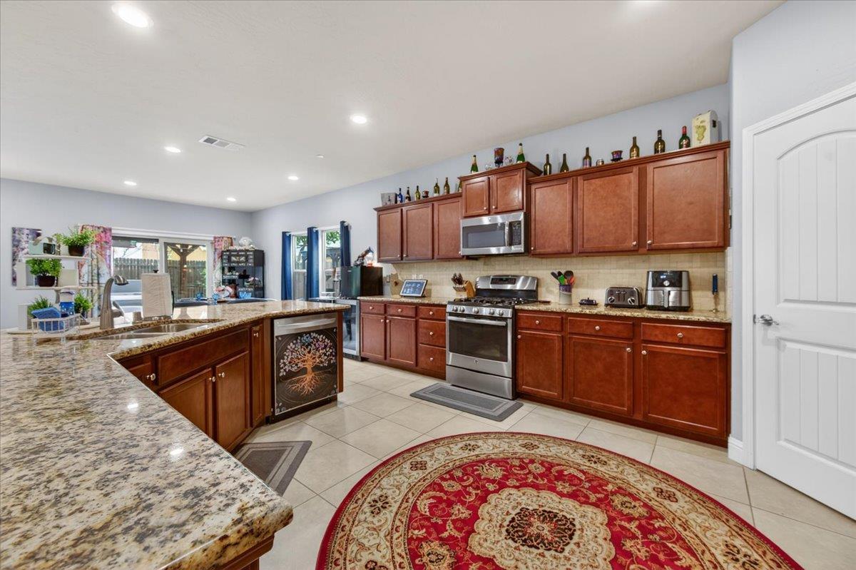 6189 E Farrin Ave, Fresno, CA 93727