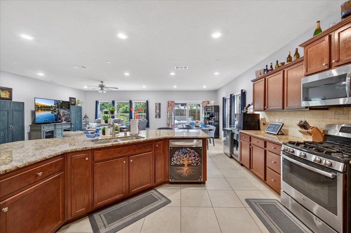 6189 E Farrin Ave, Fresno, CA 93727