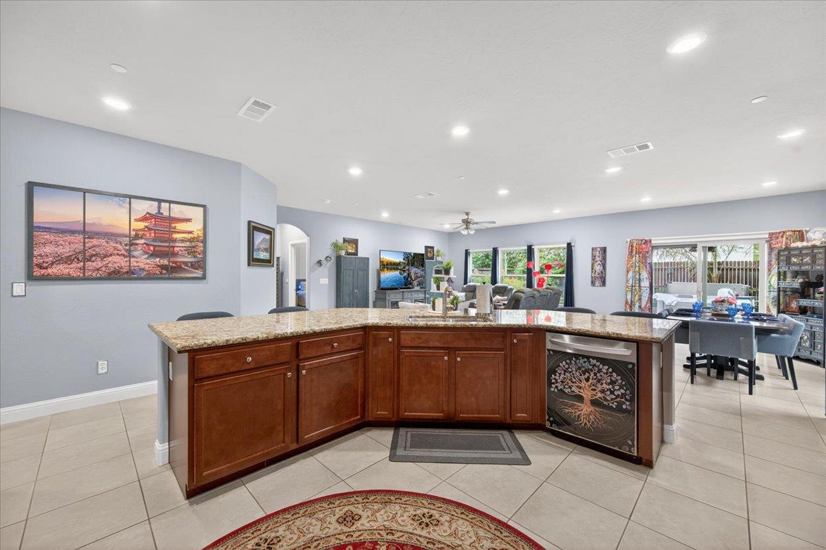 6189 E Farrin Ave, Fresno, CA 93727