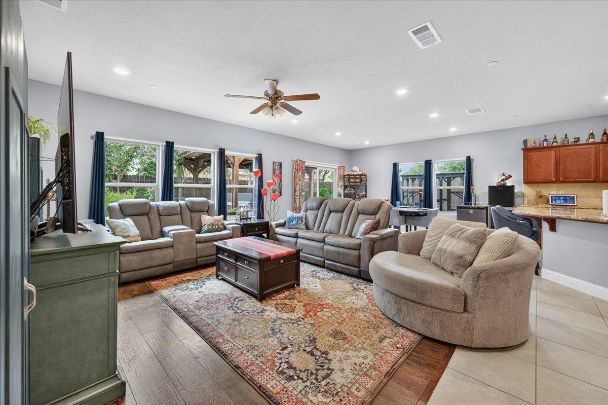 6189 E Farrin Ave, Fresno, CA 93727