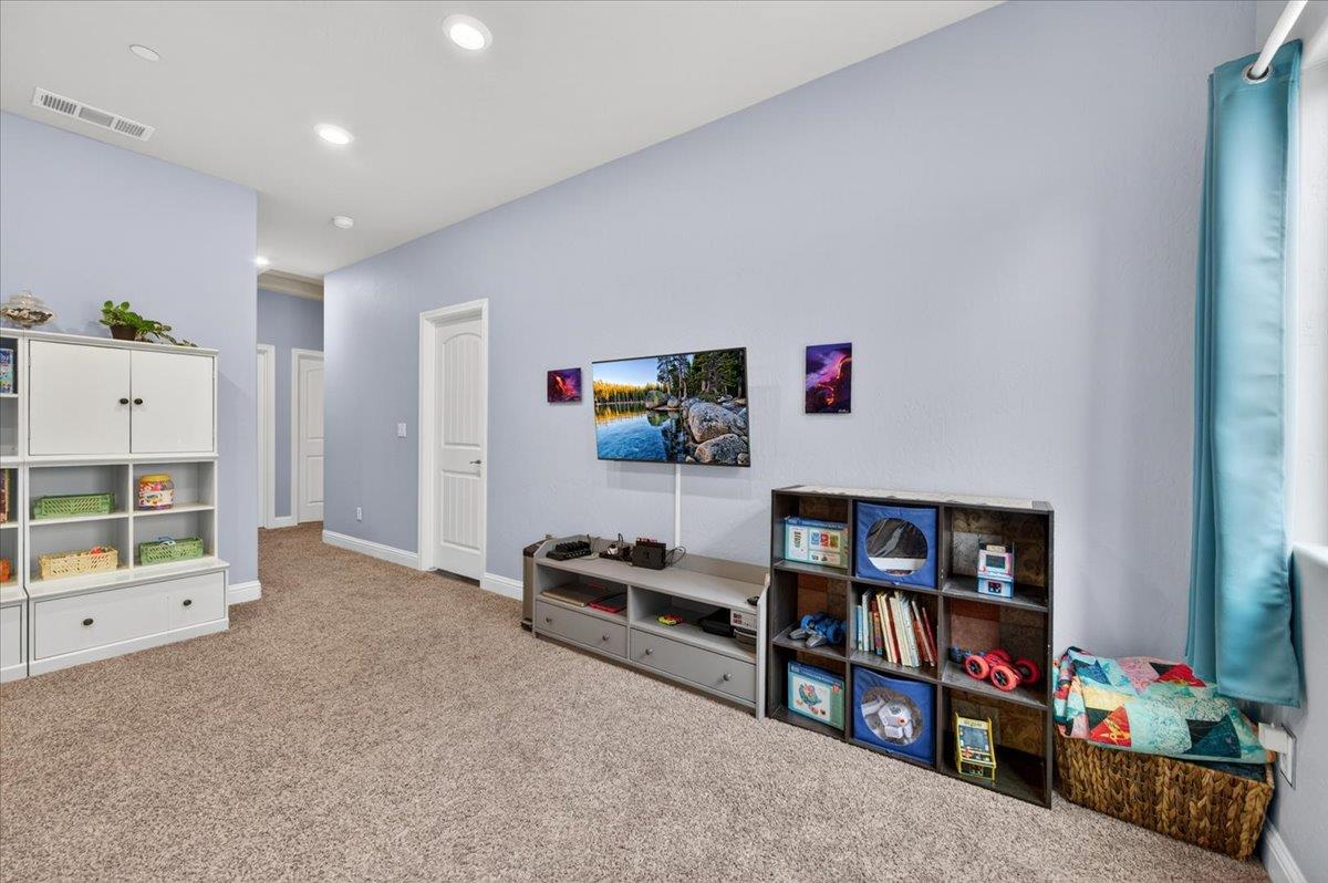 6189 E Farrin Ave, Fresno, CA 93727