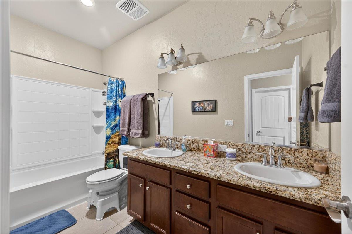 6189 E Farrin Ave, Fresno, CA 93727