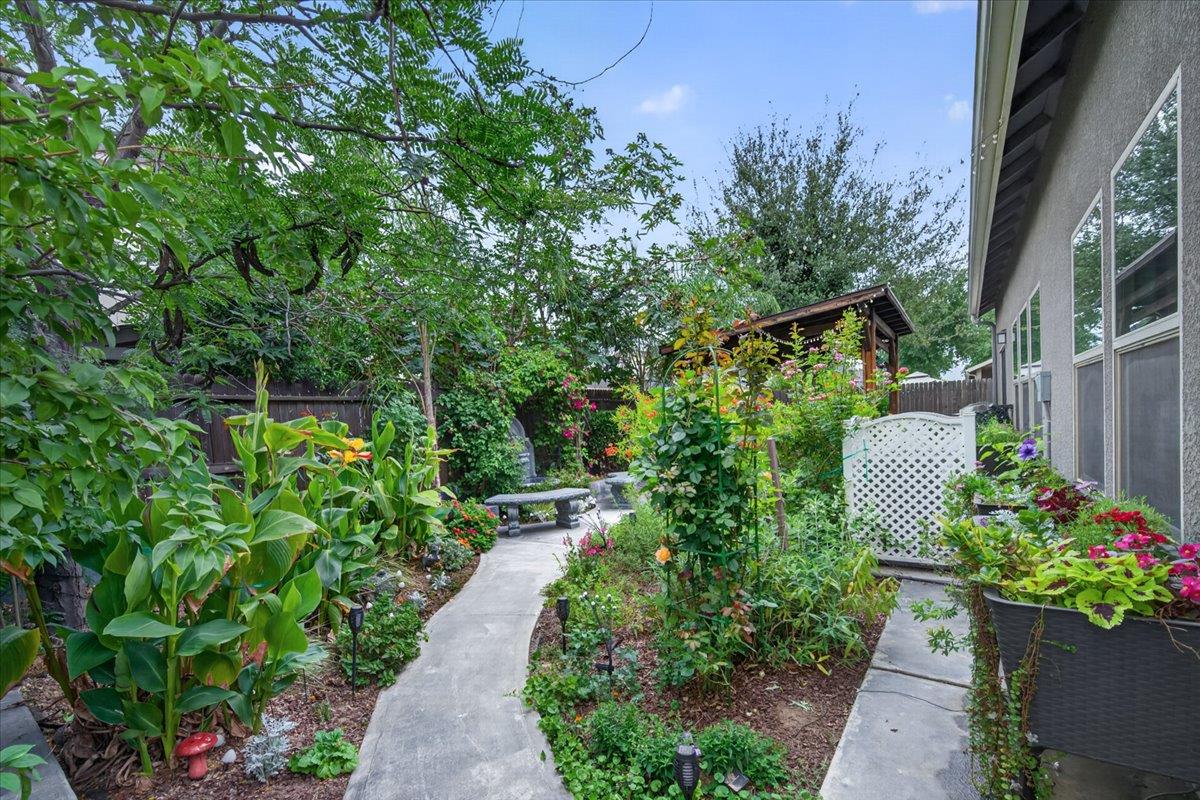 6189 E Farrin Ave, Fresno, CA 93727