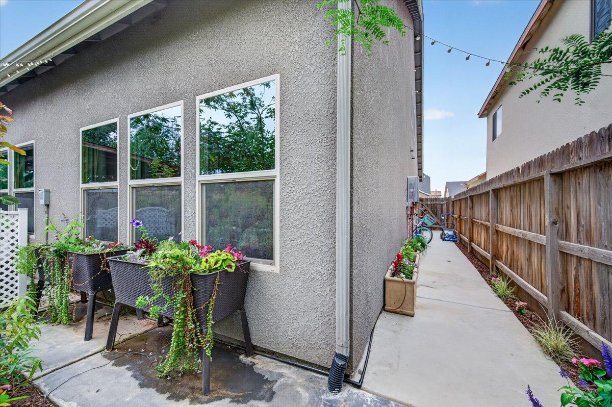 6189 E Farrin Ave, Fresno, CA 93727