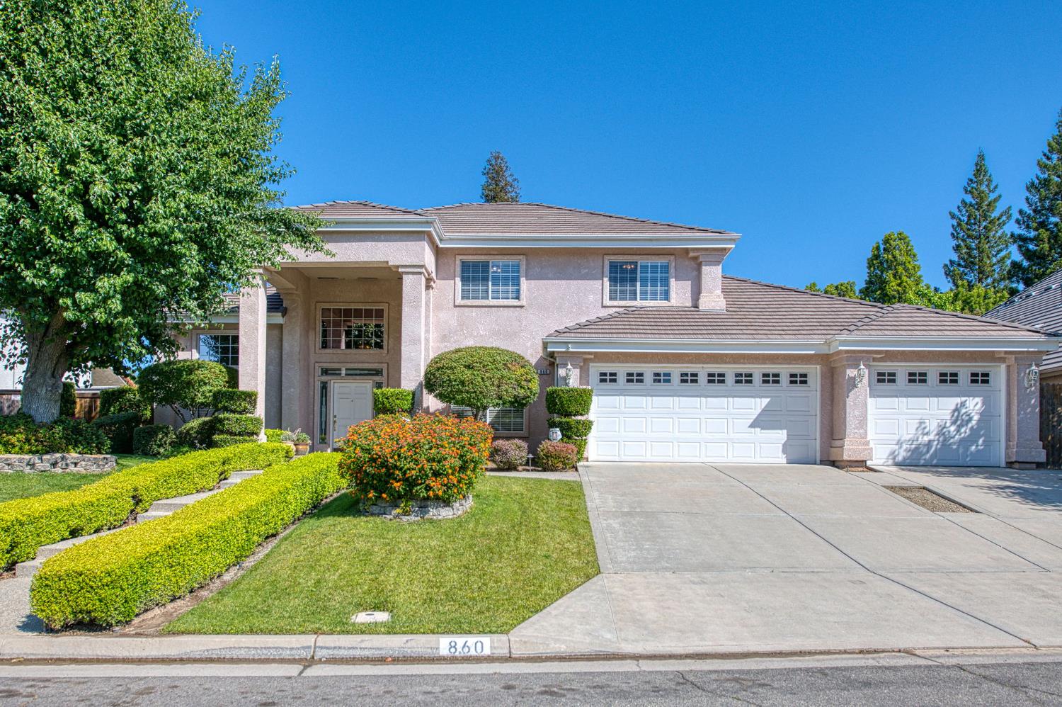 860 E Dartmouth Dr, Fresno, CA 93730