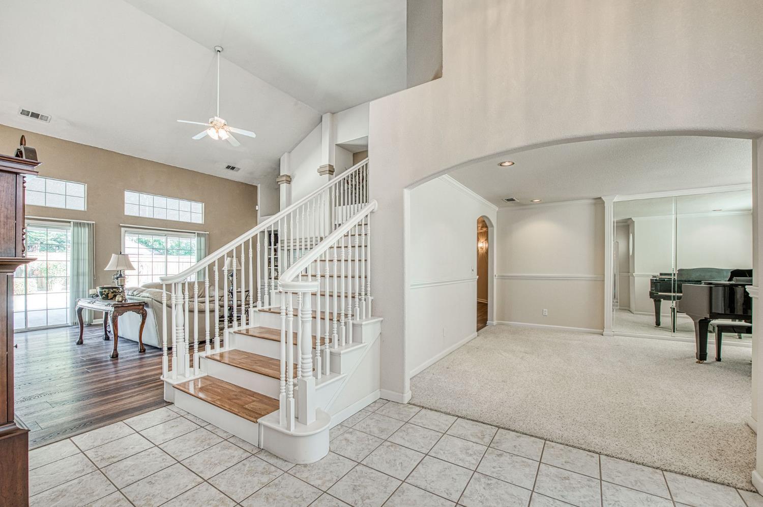 860 E Dartmouth Dr, Fresno, CA 93730
