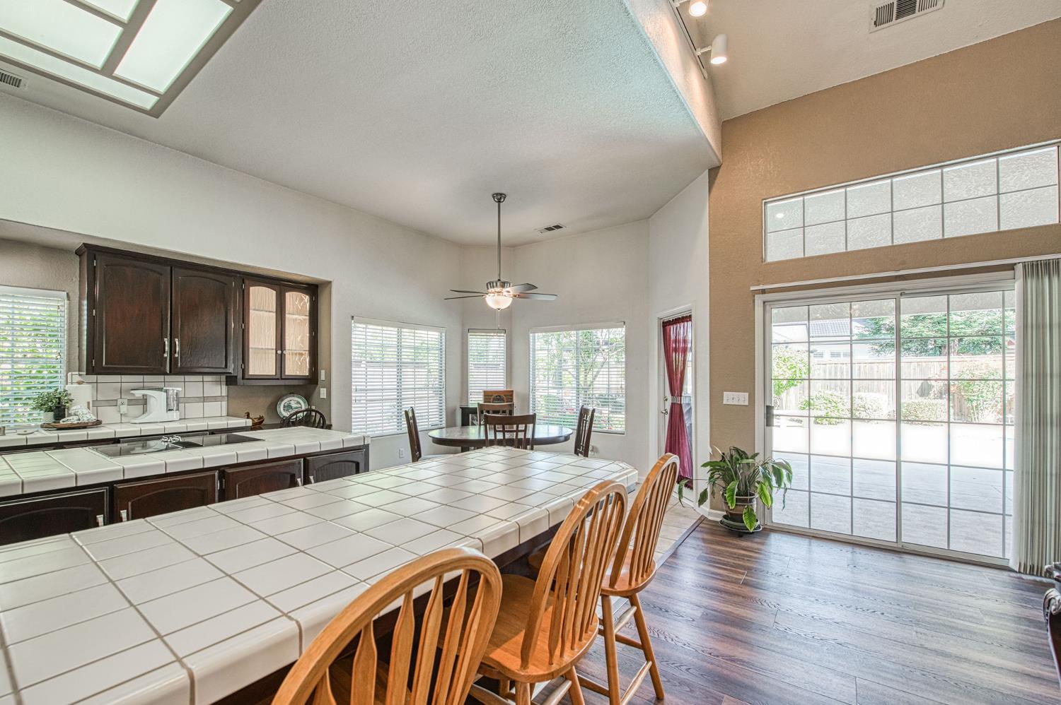 860 E Dartmouth Dr, Fresno, CA 93730