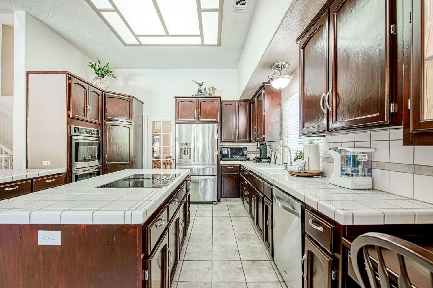 860 E Dartmouth Dr, Fresno, CA 93730