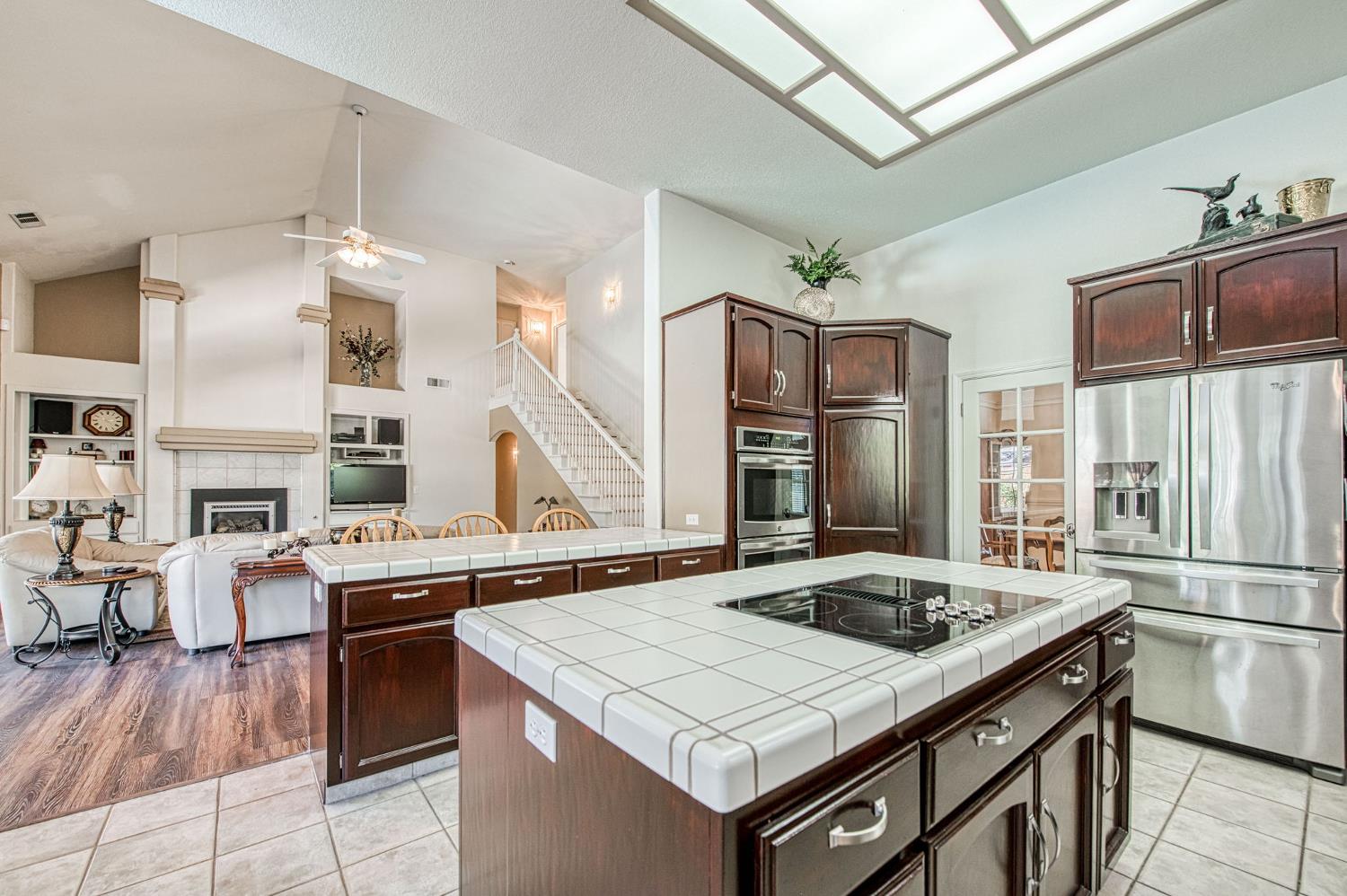 860 E Dartmouth Dr, Fresno, CA 93730