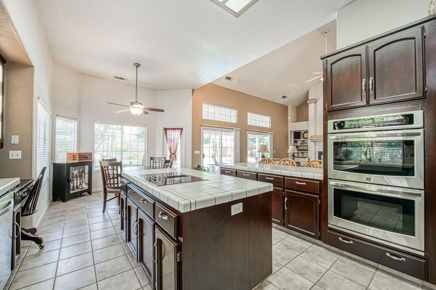 860 E Dartmouth Dr, Fresno, CA 93730