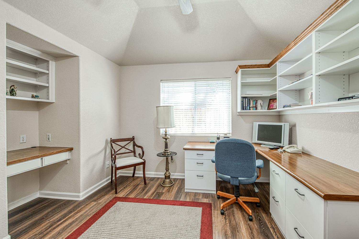 860 E Dartmouth Dr, Fresno, CA 93730