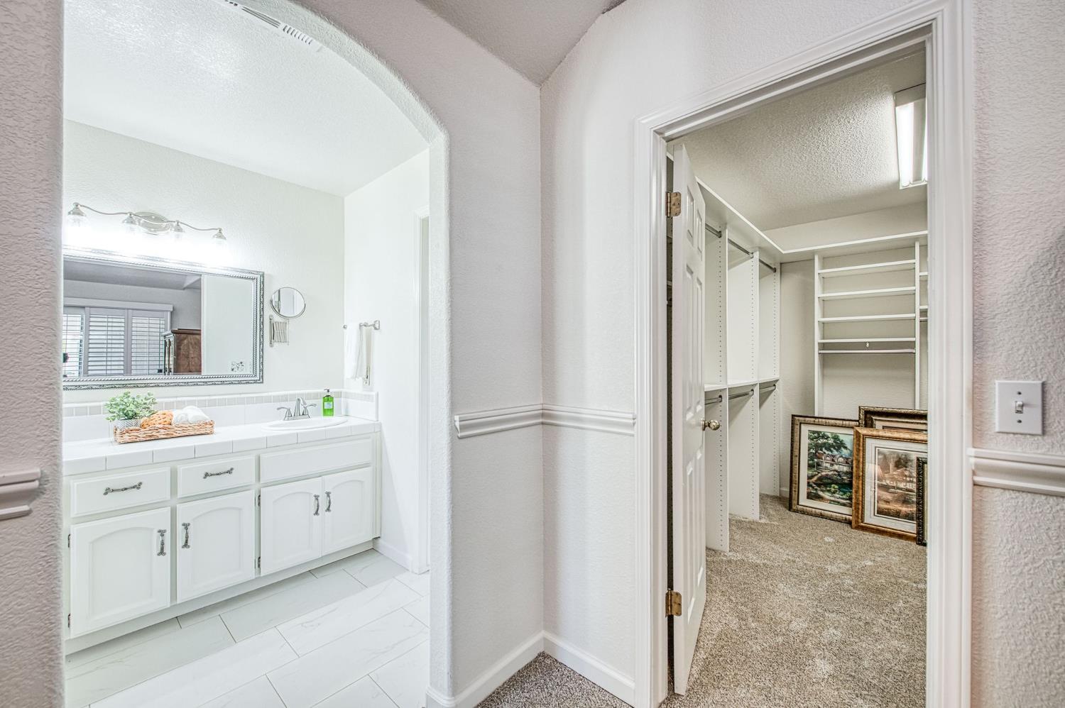 860 E Dartmouth Dr, Fresno, CA 93730