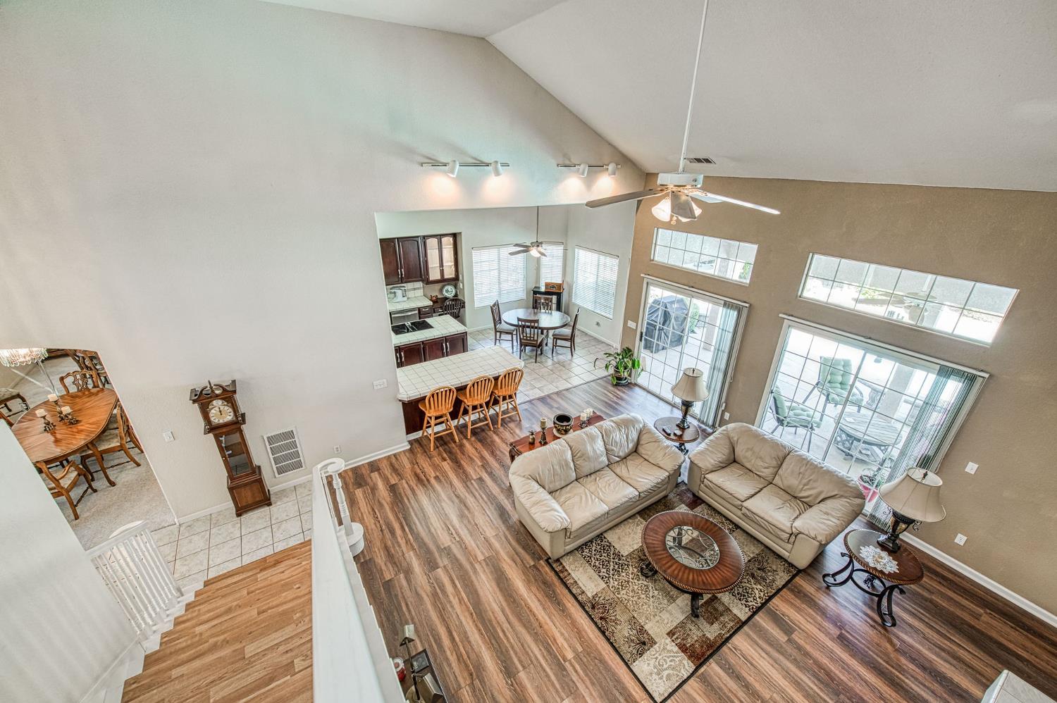 860 E Dartmouth Dr, Fresno, CA 93730
