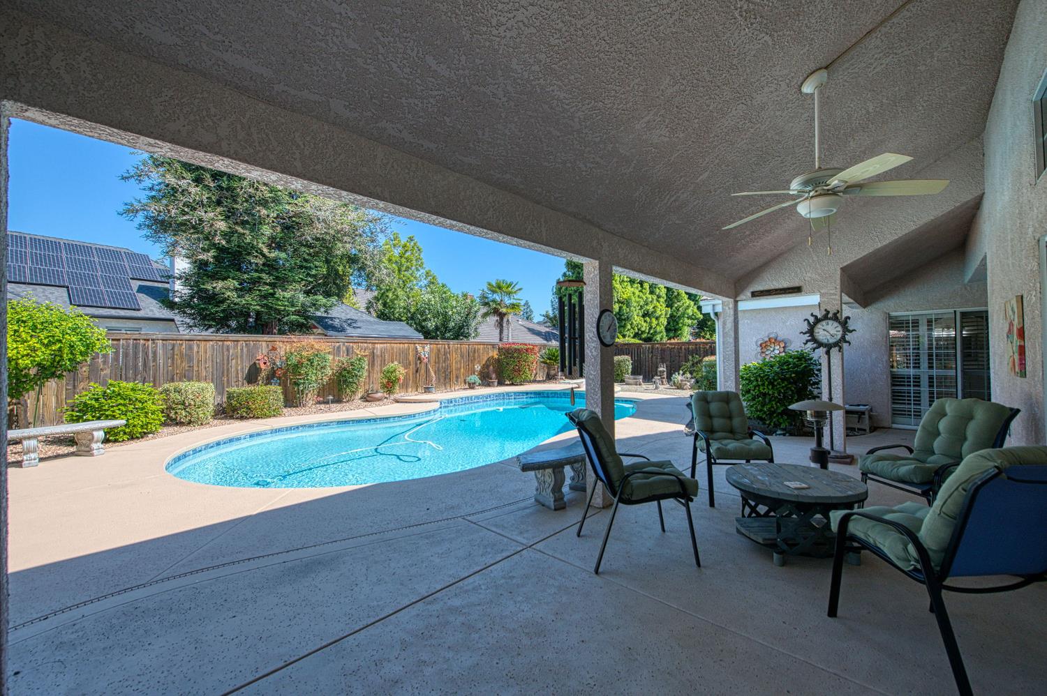860 E Dartmouth Dr, Fresno, CA 93730