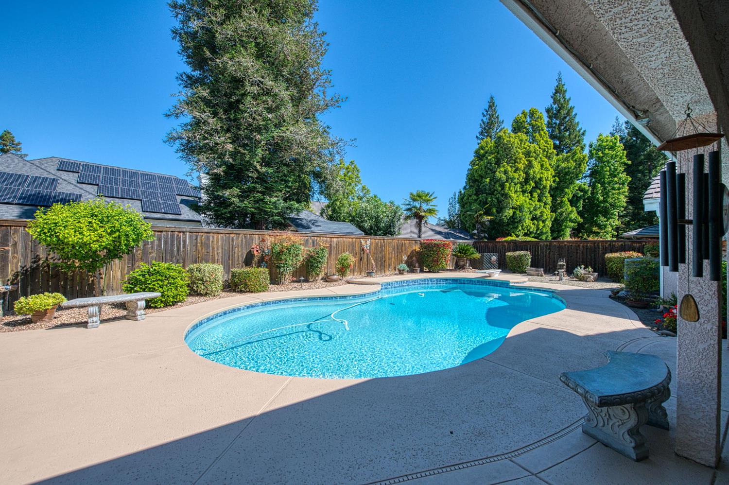 860 E Dartmouth Dr, Fresno, CA 93730