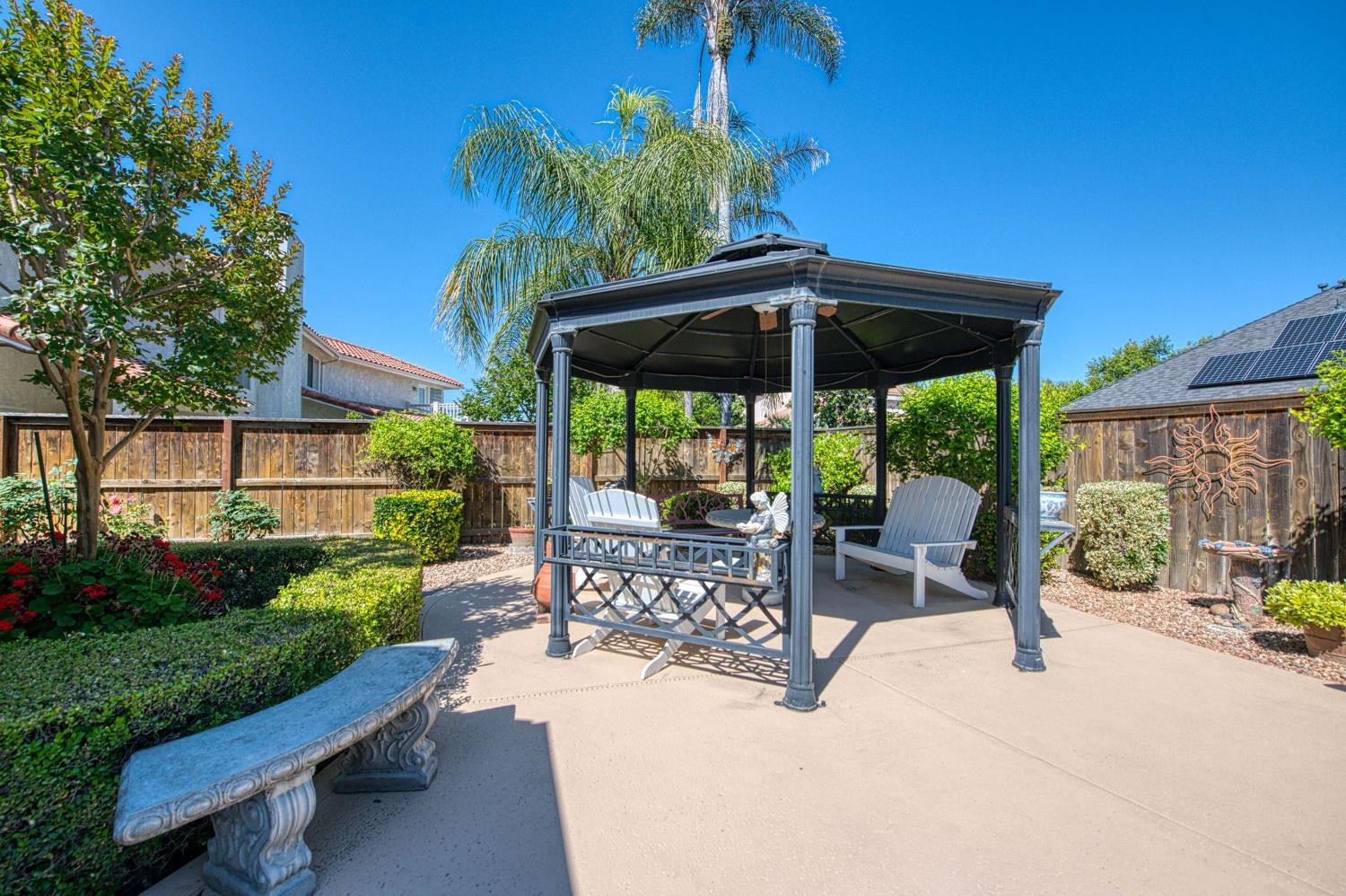 860 E Dartmouth Dr, Fresno, CA 93730