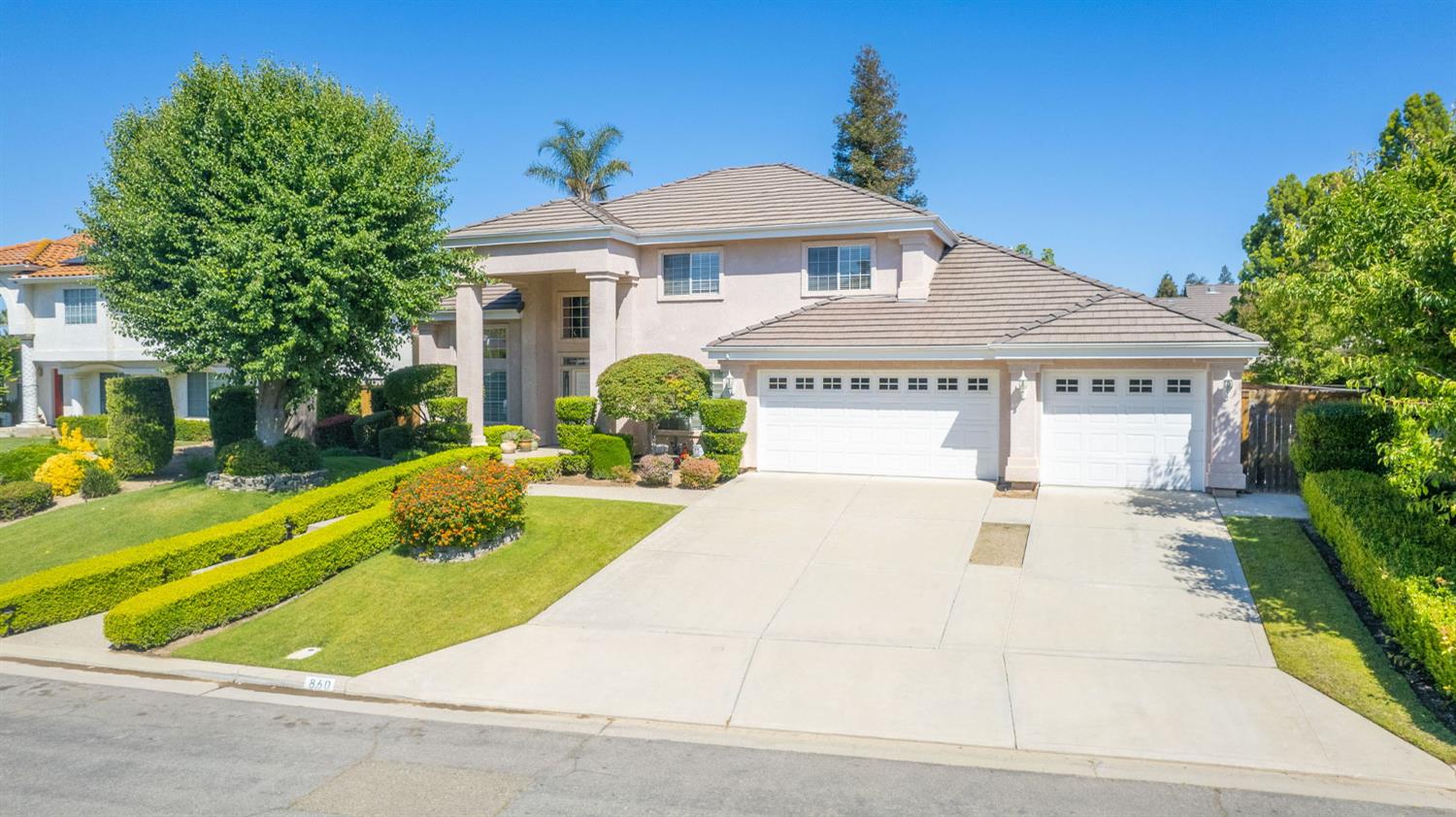 860 E Dartmouth Dr, Fresno, CA 93730