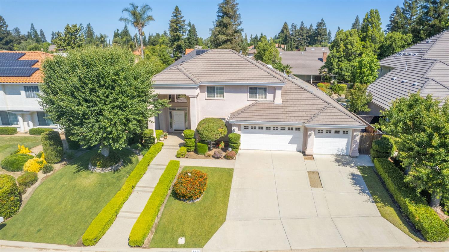 860 E Dartmouth Dr, Fresno, CA 93730
