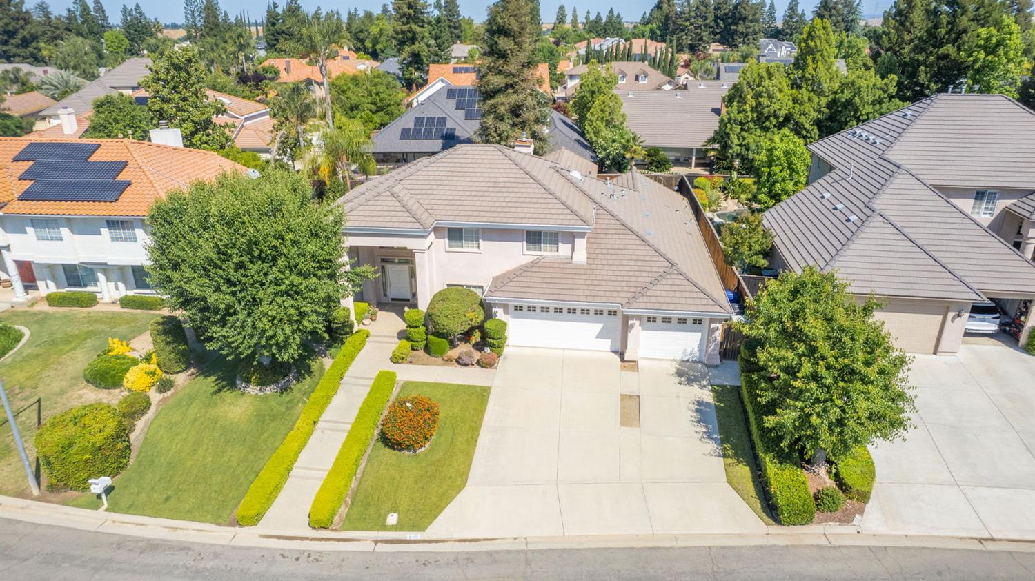 860 E Dartmouth Dr, Fresno, CA 93730