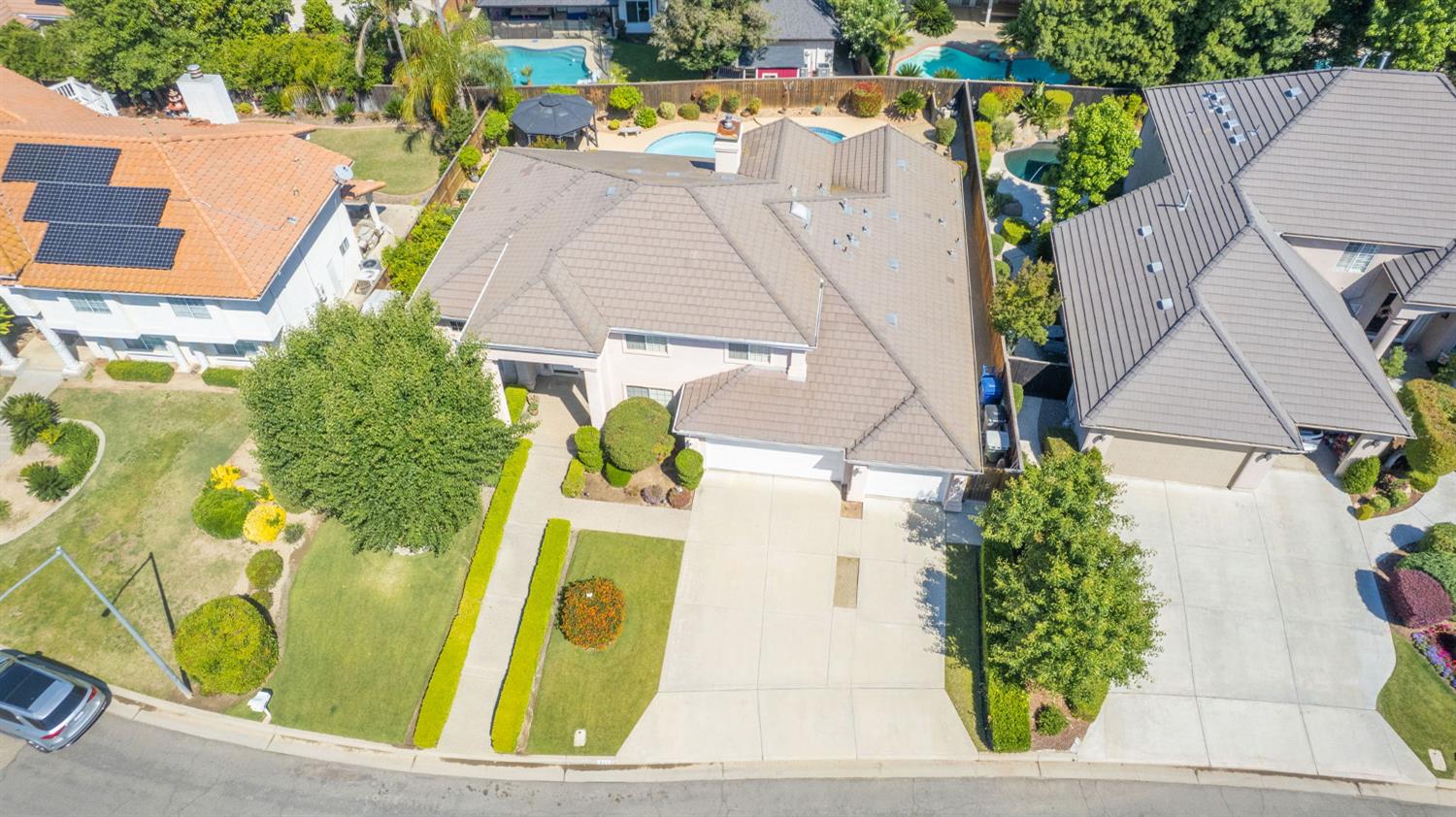 860 E Dartmouth Dr, Fresno, CA 93730