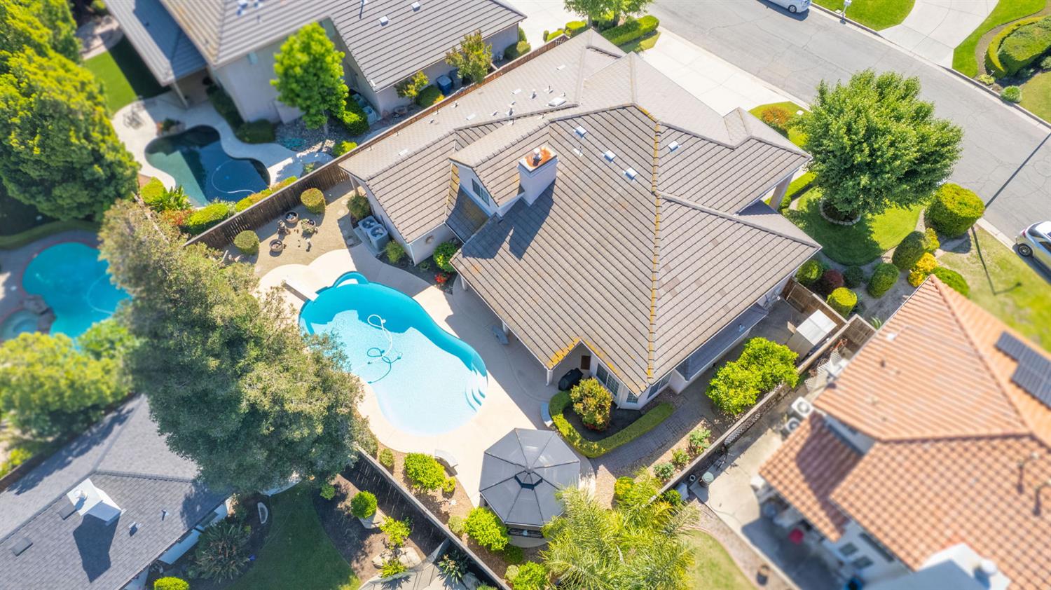 860 E Dartmouth Dr, Fresno, CA 93730