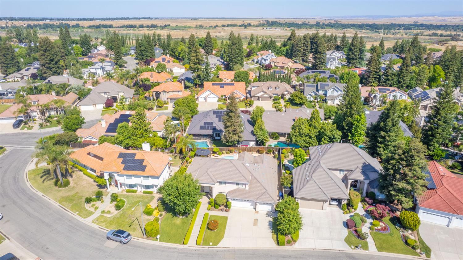 860 E Dartmouth Dr, Fresno, CA 93730