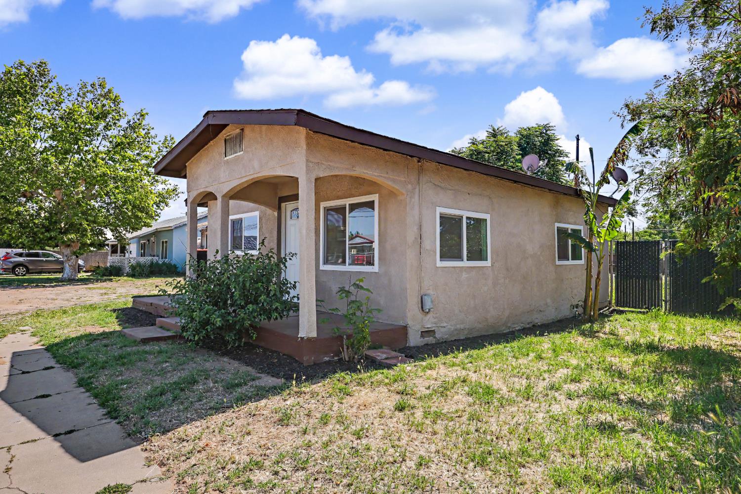 1016 E Yosemite, Madera, CA 93638