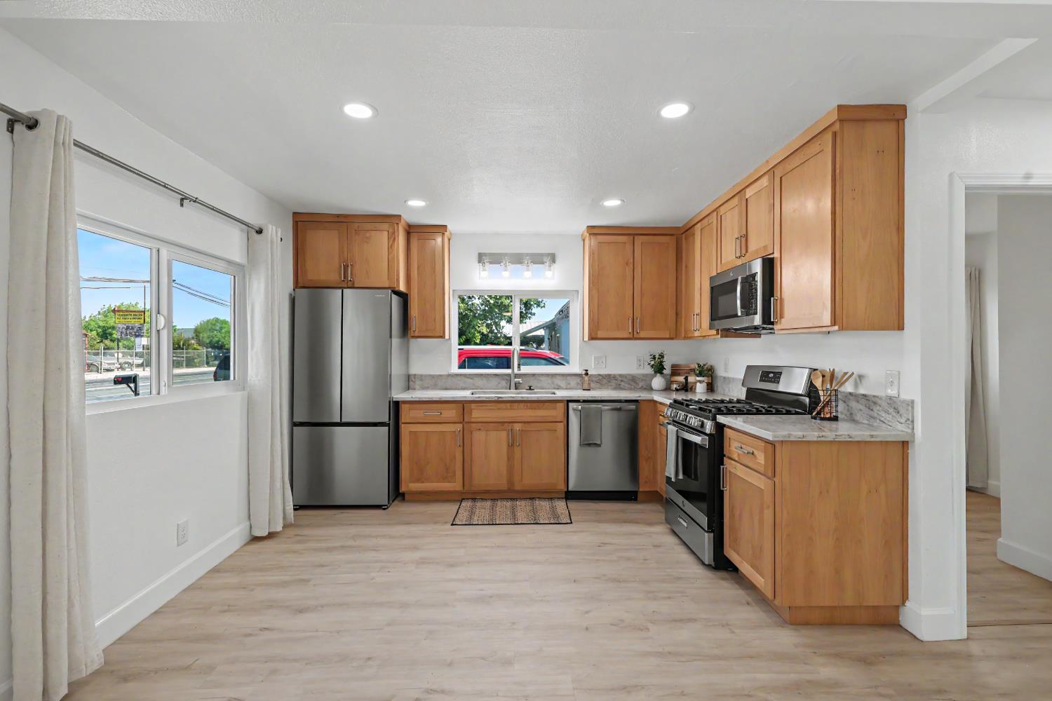 1016 E Yosemite, Madera, CA 93638