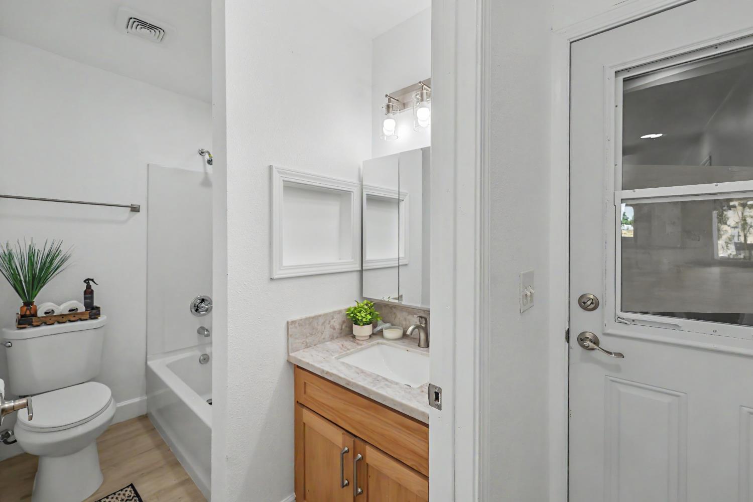 1016 E Yosemite, Madera, CA 93638