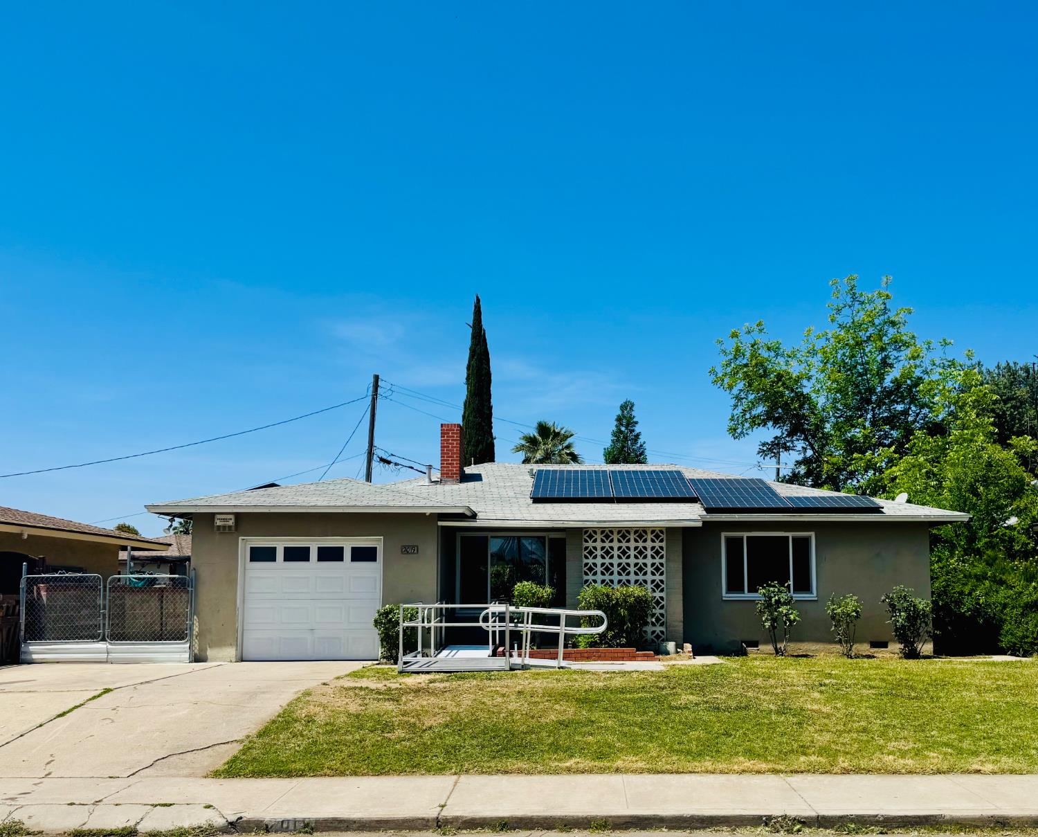 2019 Norris Dr E, Fresno, CA 93703