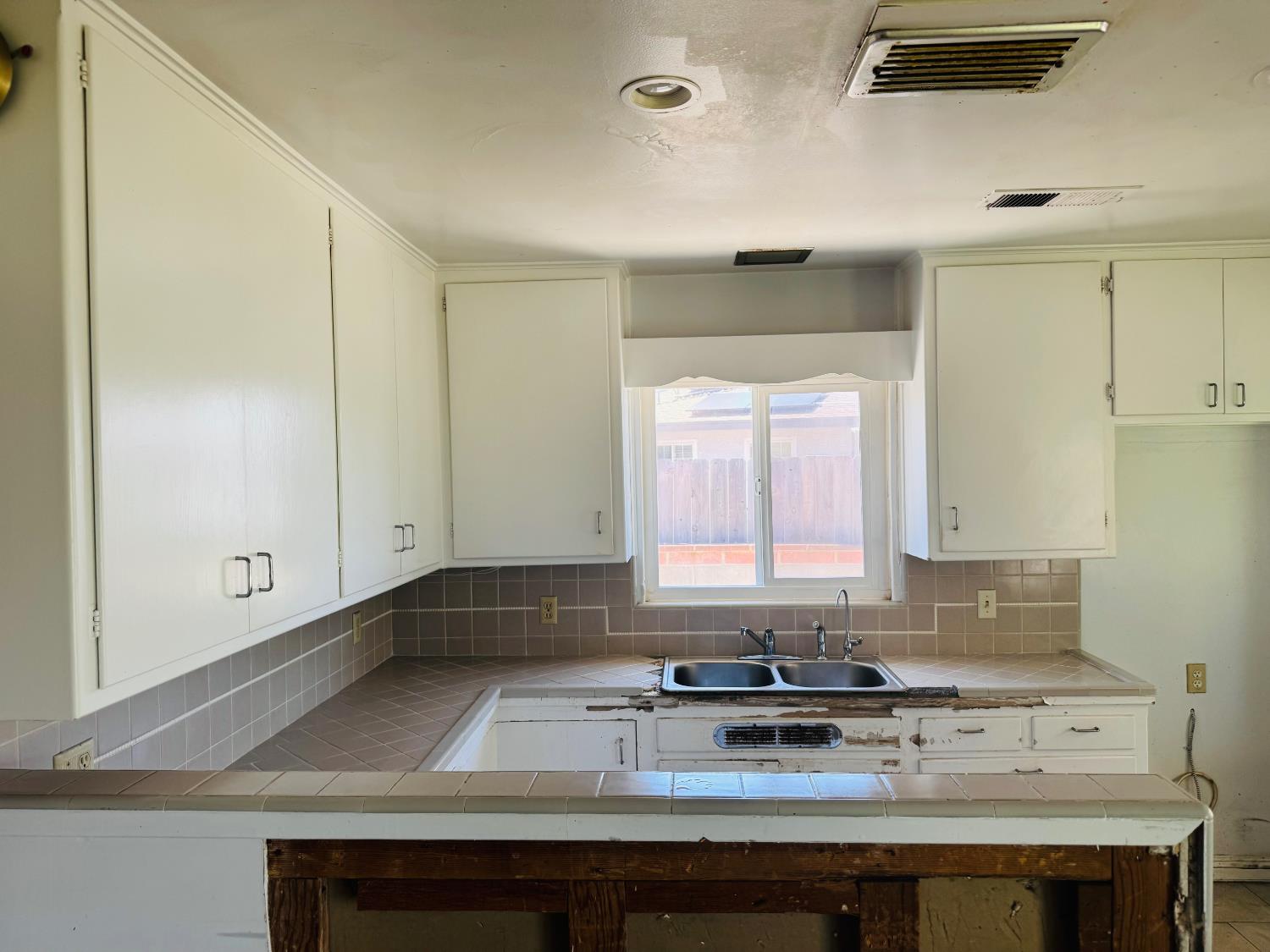 2019 Norris Dr E, Fresno, CA 93703