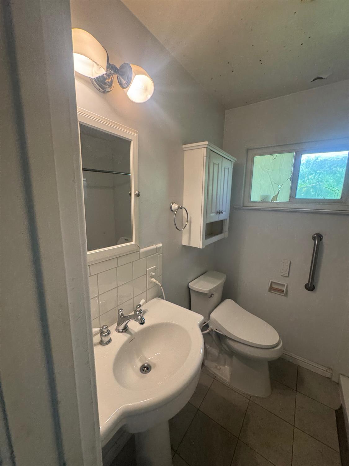 2019 Norris Dr E, Fresno, CA 93703