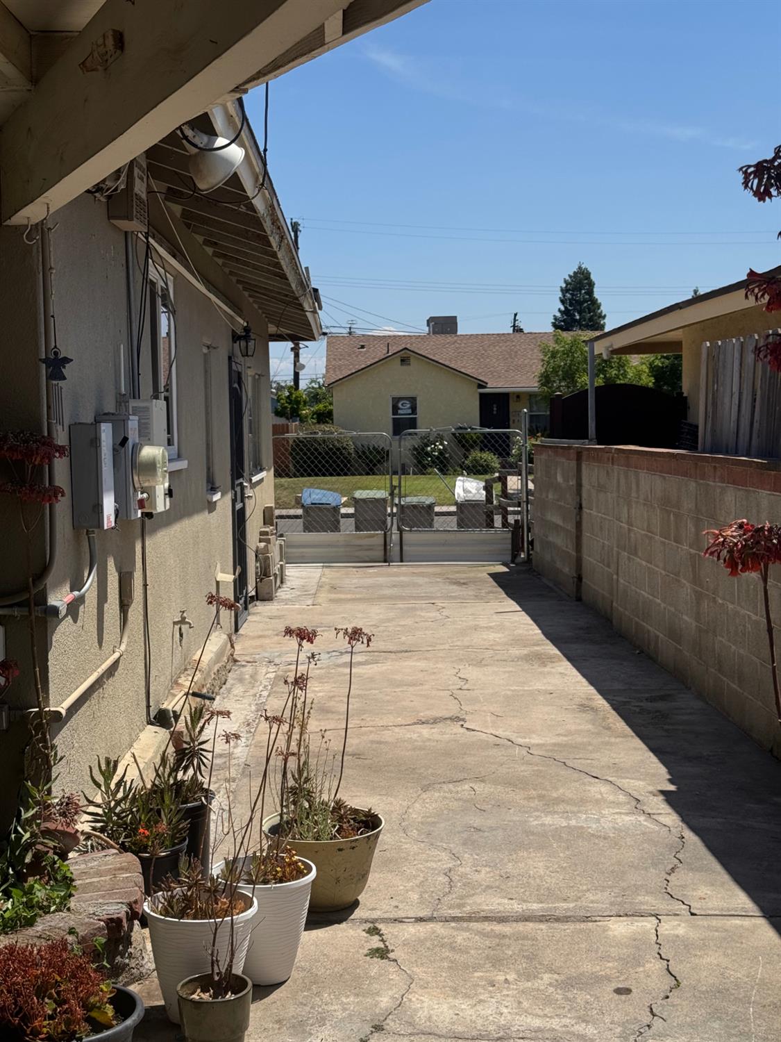 2019 Norris Dr E, Fresno, CA 93703