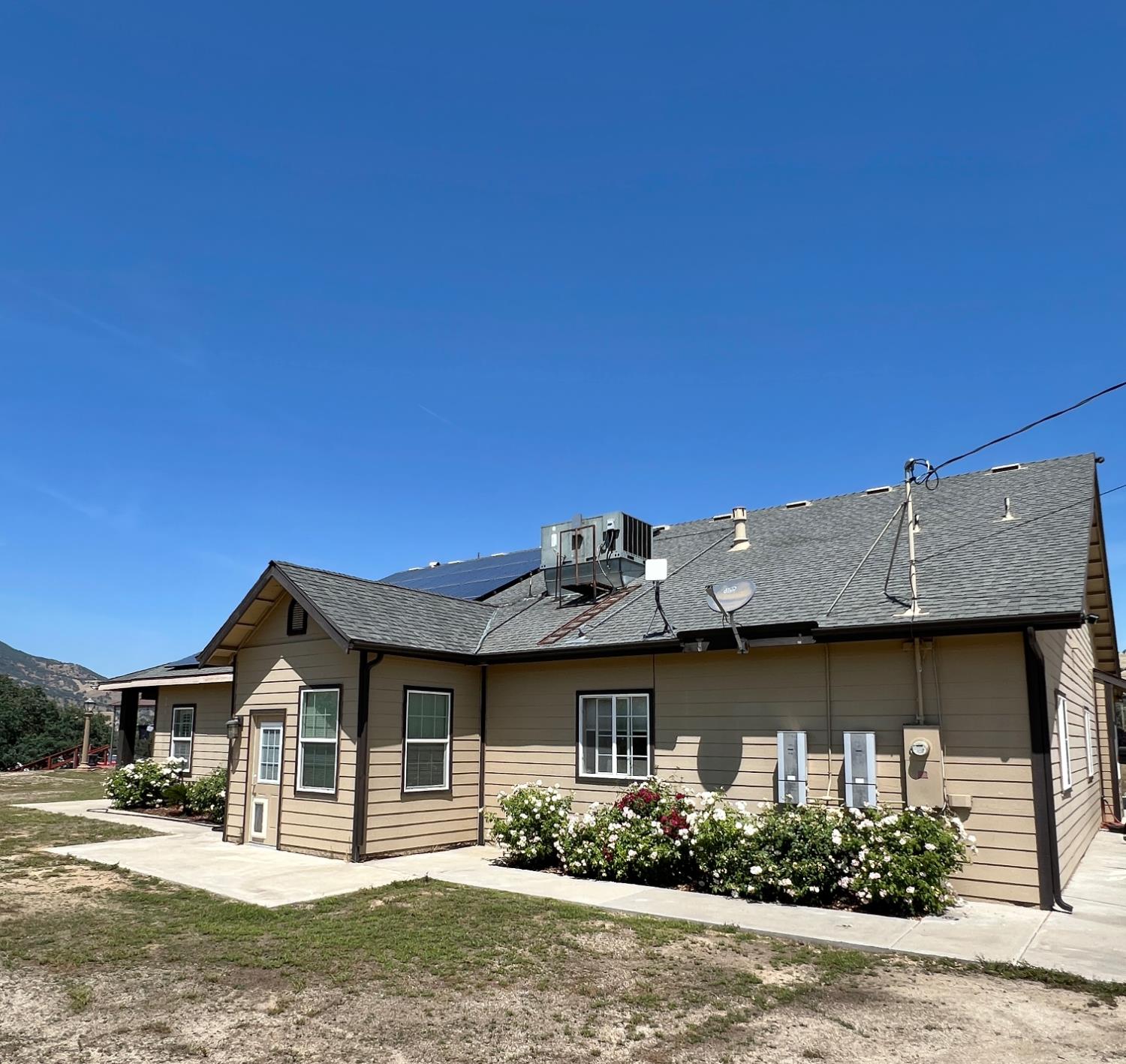 7197 Perlman Dr, Sanger, CA 93657