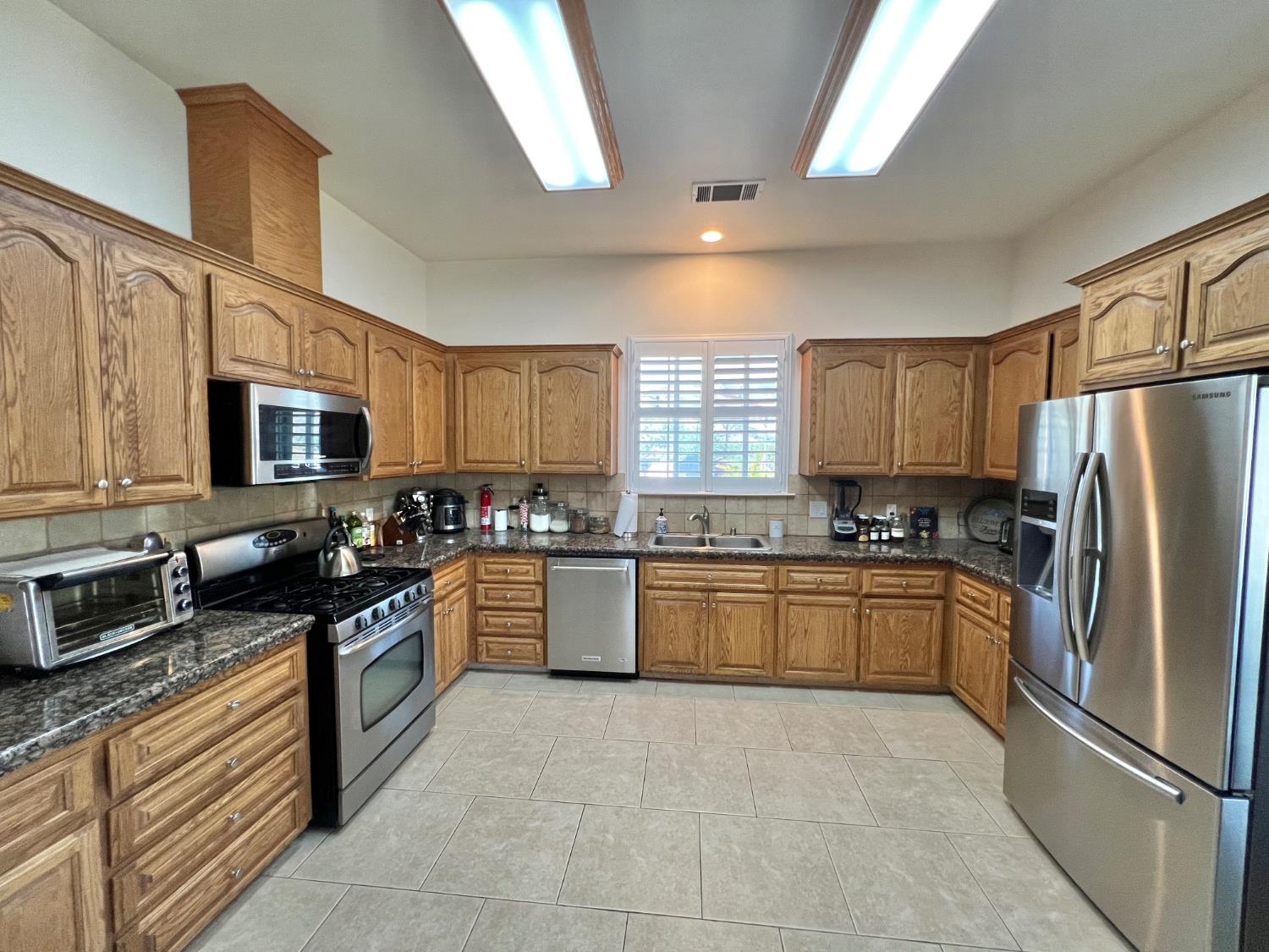 7197 Perlman Dr, Sanger, CA 93657
