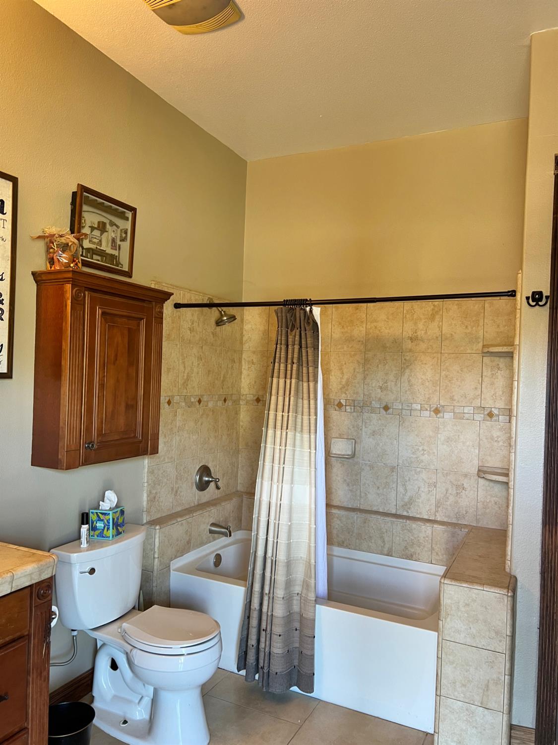 7197 Perlman Dr, Sanger, CA 93657