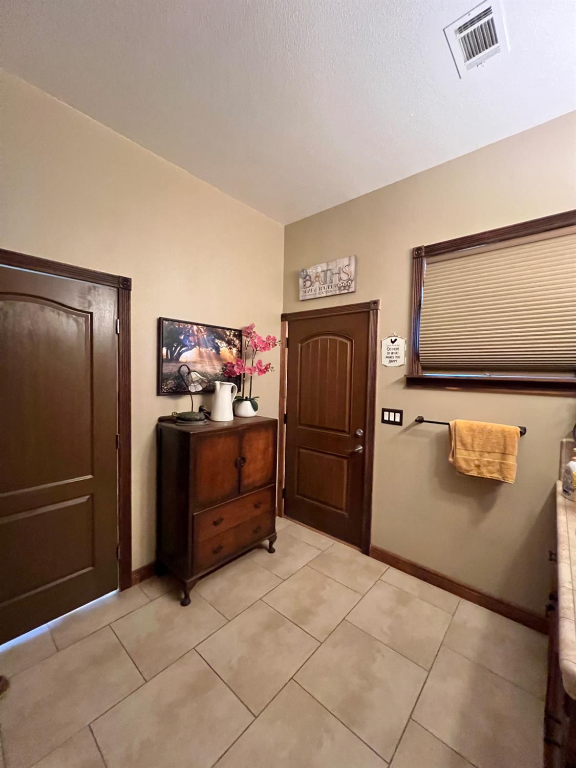 7197 Perlman Dr, Sanger, CA 93657