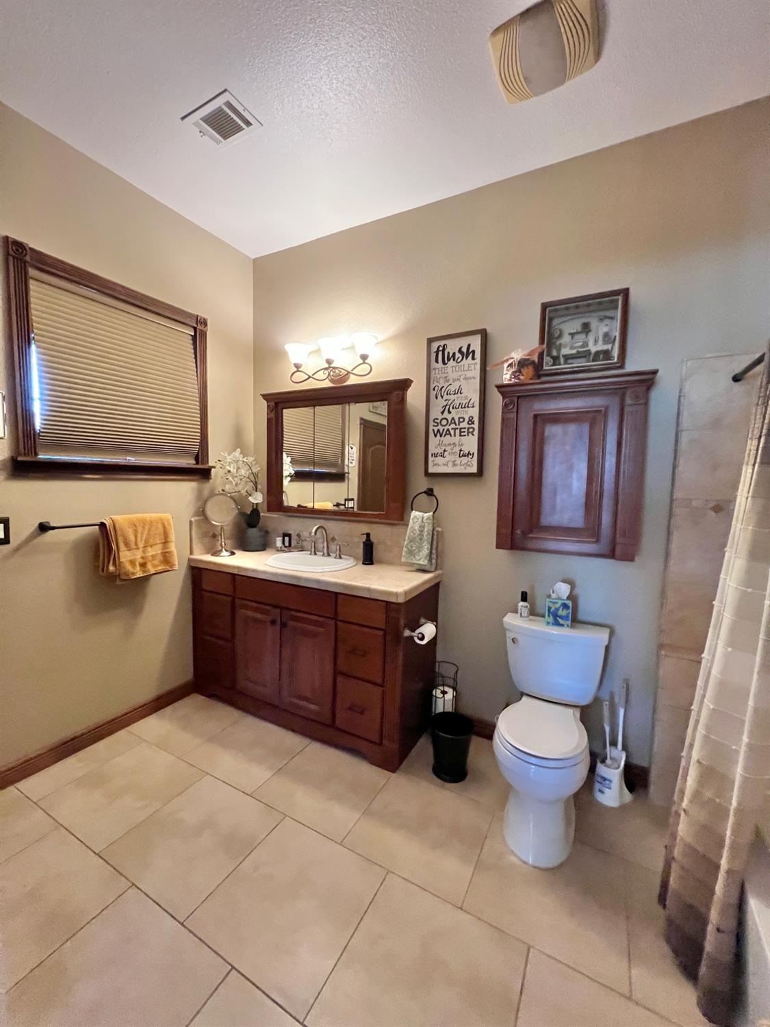 7197 Perlman Dr, Sanger, CA 93657
