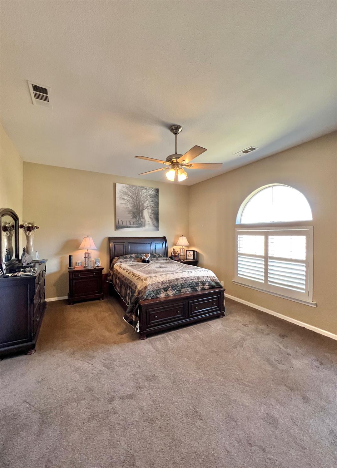 7197 Perlman Dr, Sanger, CA 93657