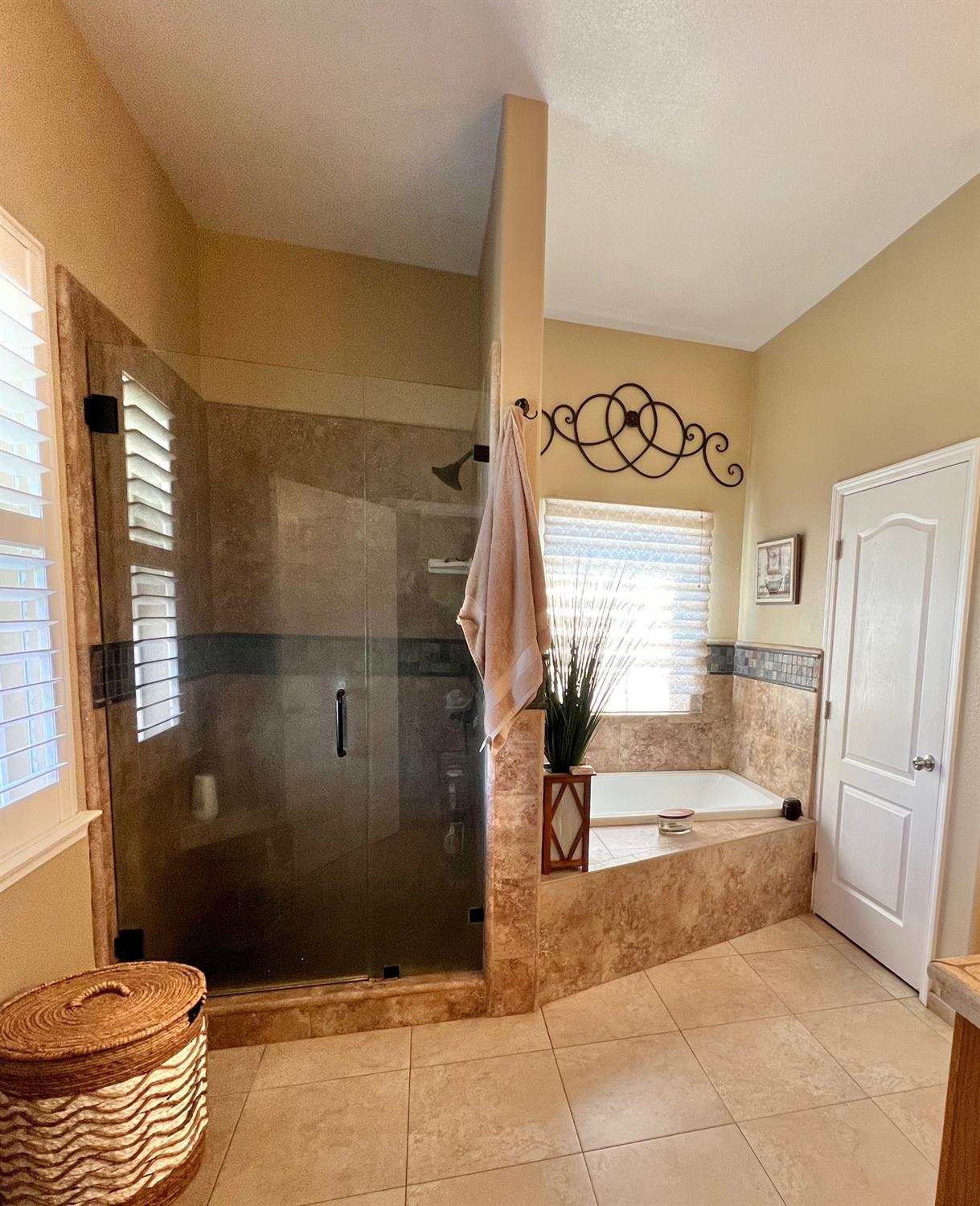 7197 Perlman Dr, Sanger, CA 93657