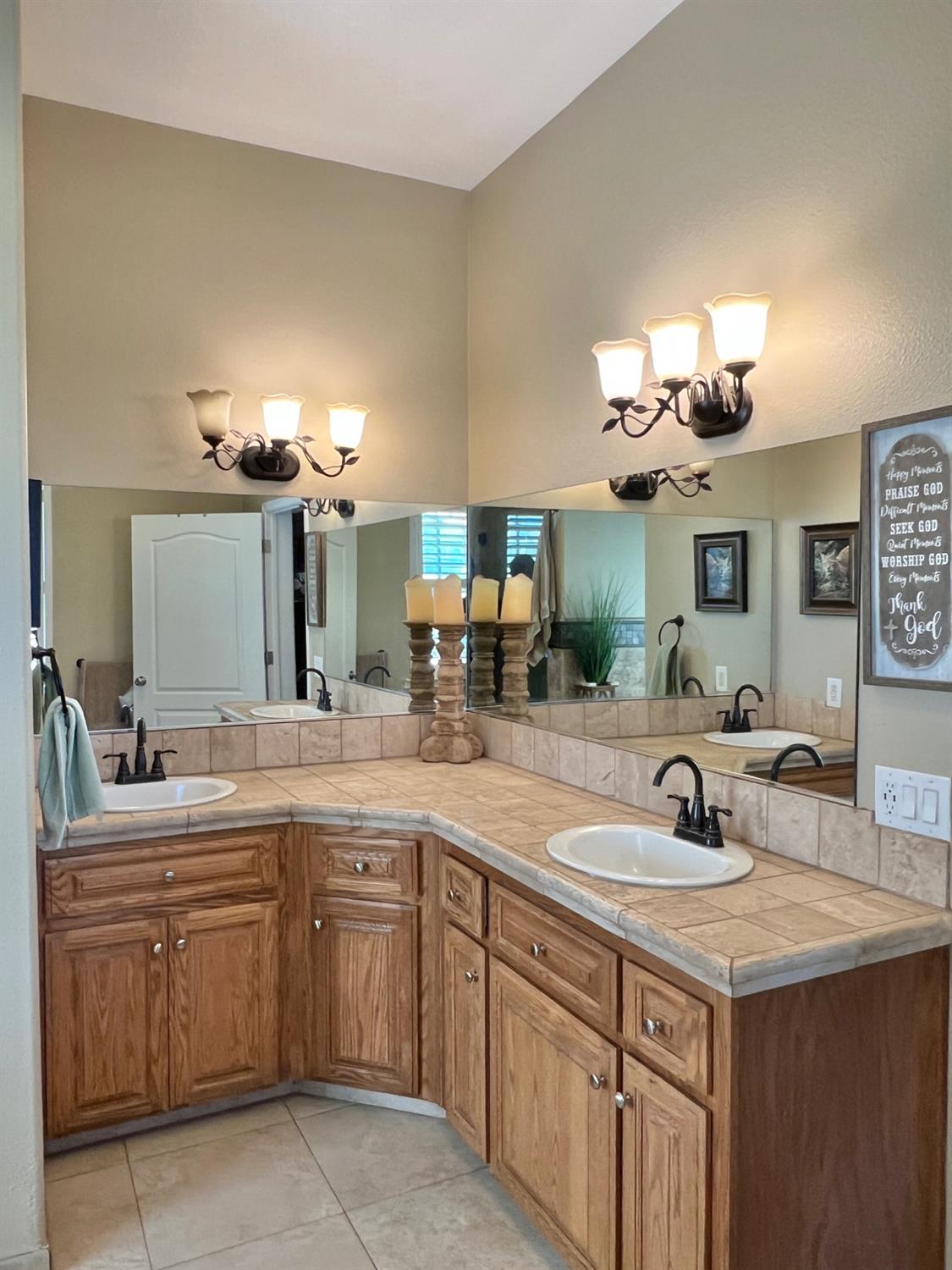 7197 Perlman Dr, Sanger, CA 93657