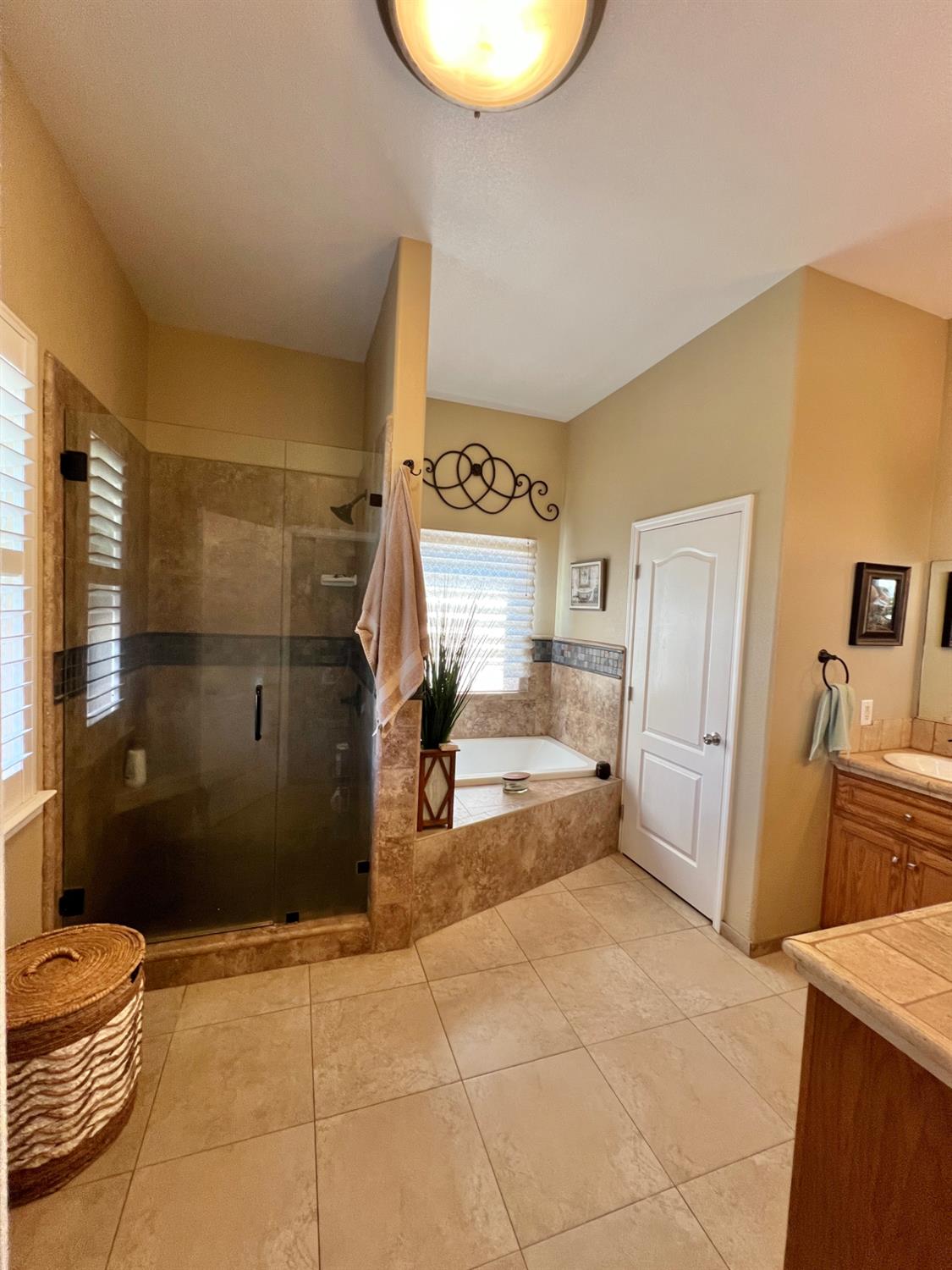 7197 Perlman Dr, Sanger, CA 93657